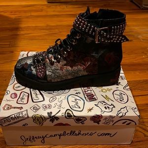 Ankle boots with colorful rose patterns